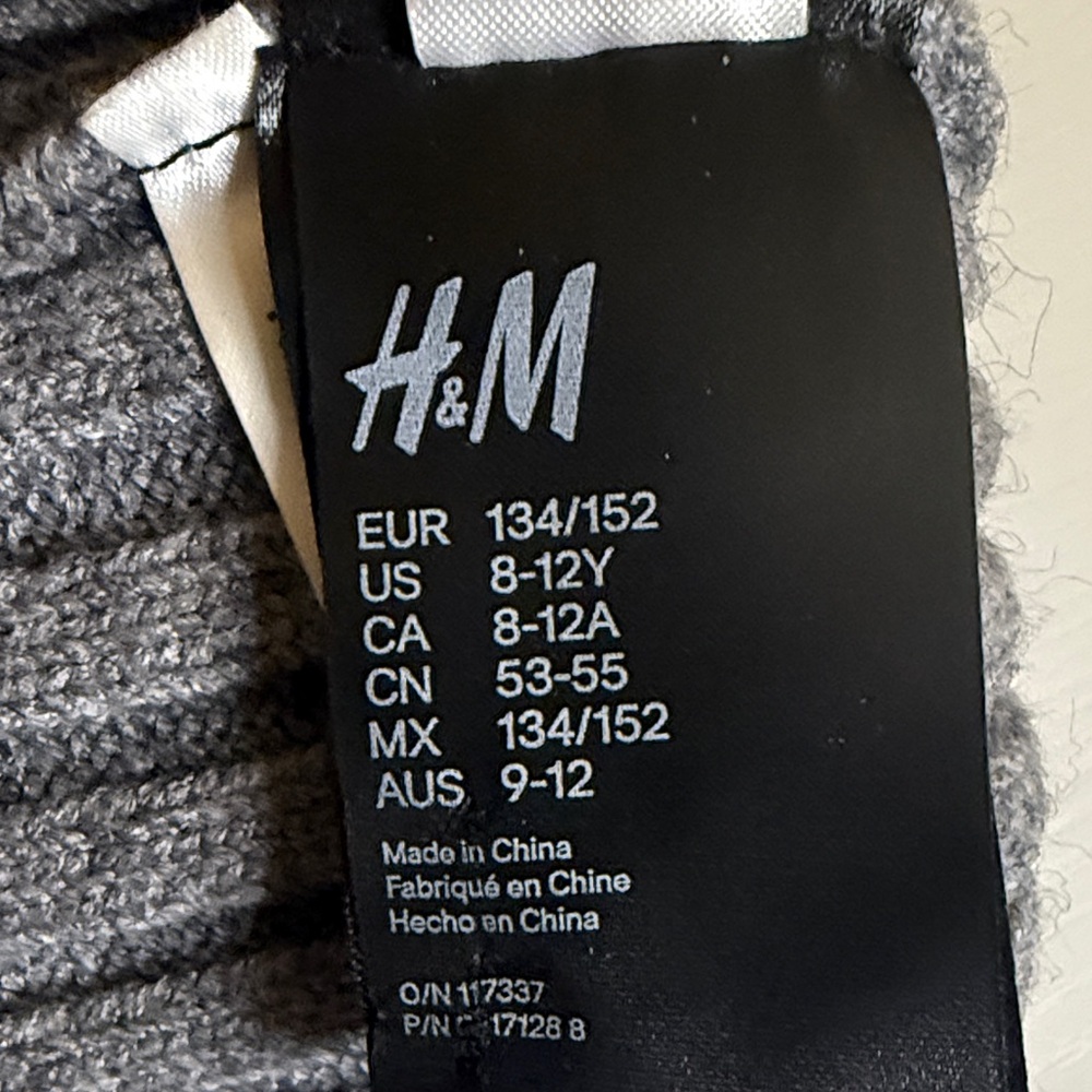 H&M Kids' Gray Knit Beanie with Pom-Pom - Picture 3 of 6